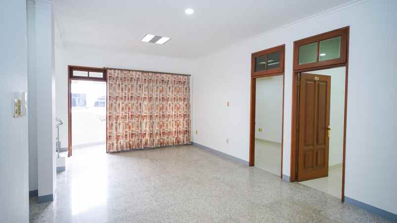 dijual rumah krukut taman sari jakarta