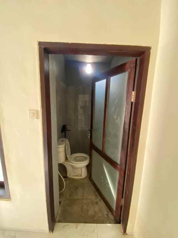dijual rumah lantai 2 lokasi jalan galunggung cargo