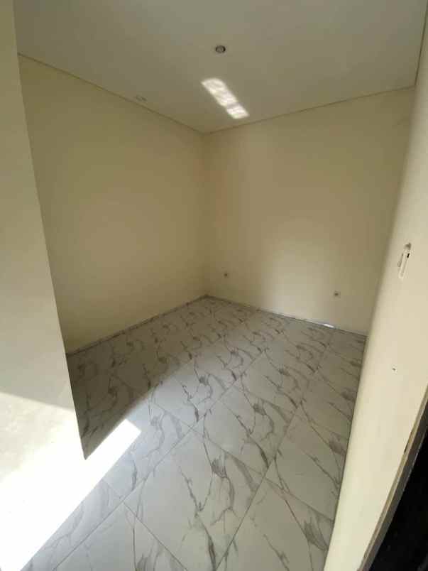 dijual rumah lantai 2 lokasi jalan galunggung cargo