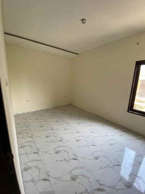 dijual rumah lantai 2 lokasi jalan galunggung cargo