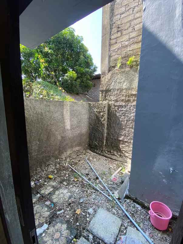 dijual rumah lantai 2 lokasi jalan galunggung cargo