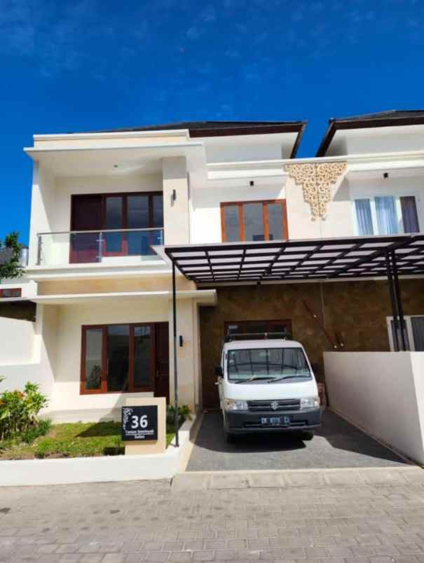 dijual rumah lantai 2 lokasi seminyak bali