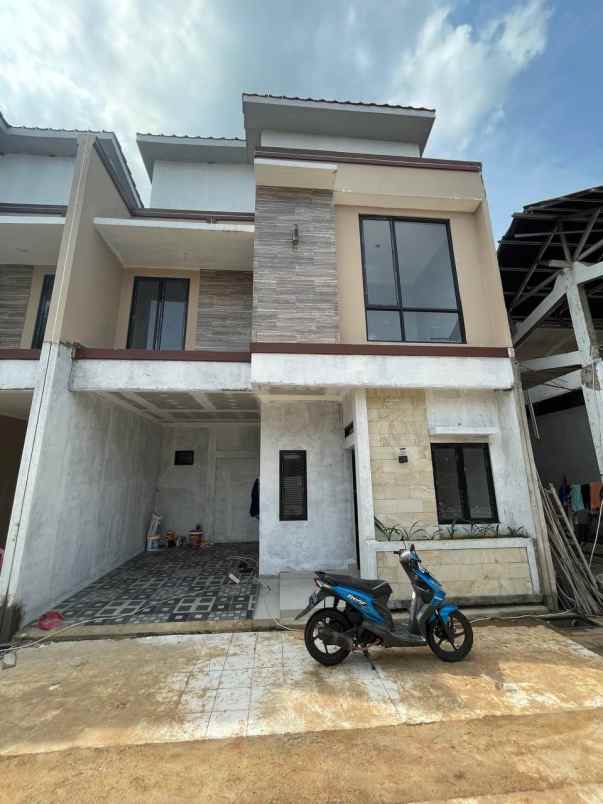 dijual rumah larangan