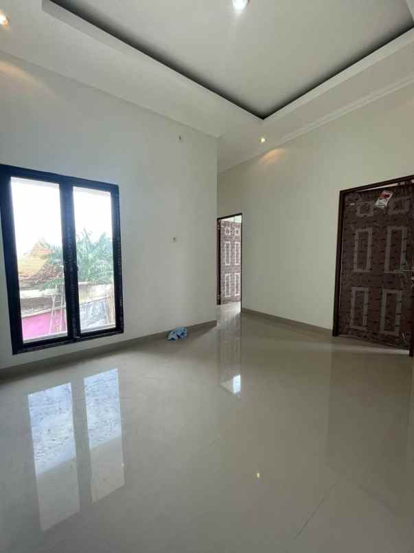 dijual rumah larangan