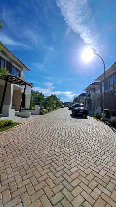 dijual rumah lavish hill