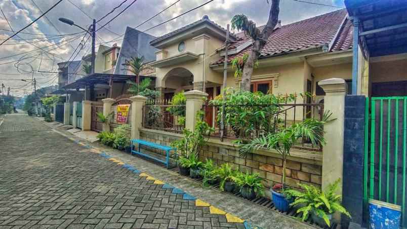 dijual rumah lembang baru 4 ciledug