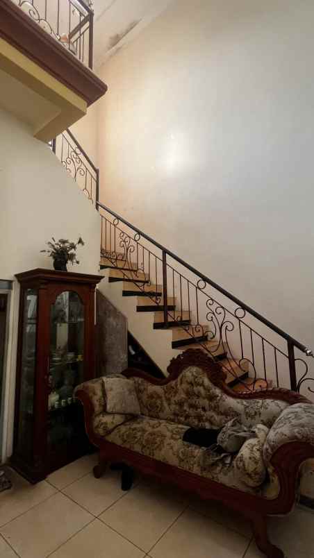 dijual rumah lokasi strategis di suhat kota malang