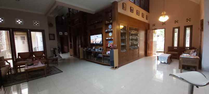 dijual rumah lux di adipura