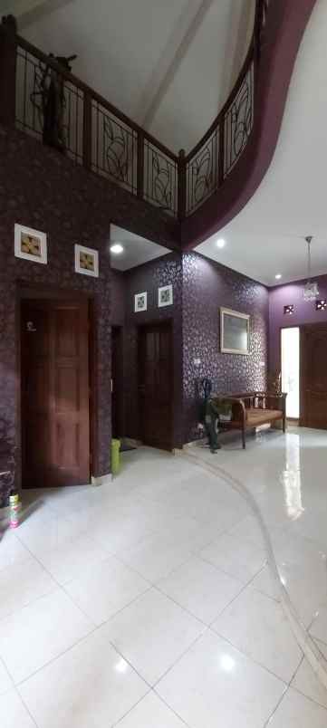 dijual rumah lux di adipura