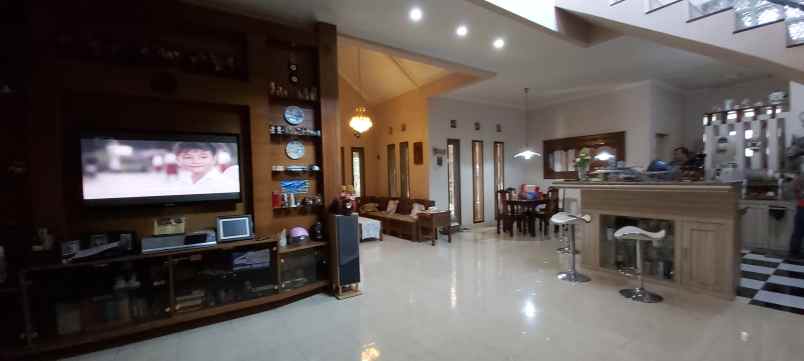 dijual rumah lux di adipura