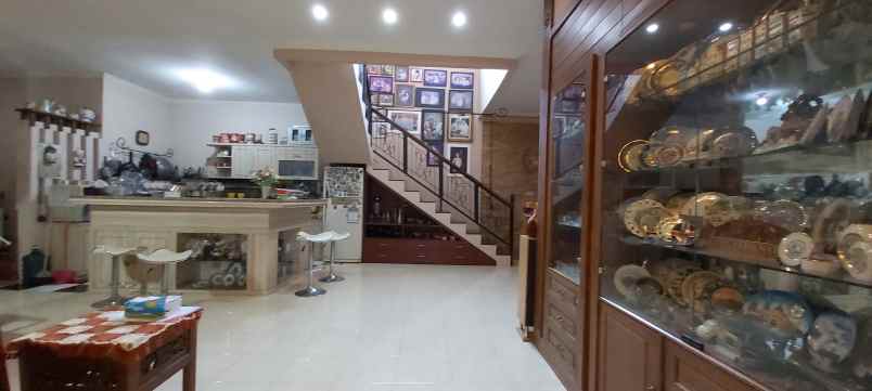 dijual rumah lux di adipura