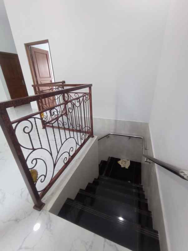 dijual rumah maguwoharjo depok sleman