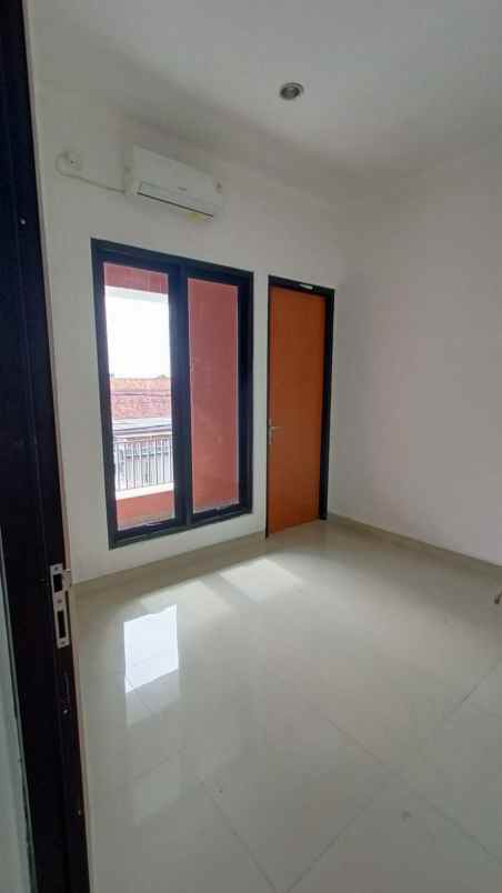 dijual rumah mampang