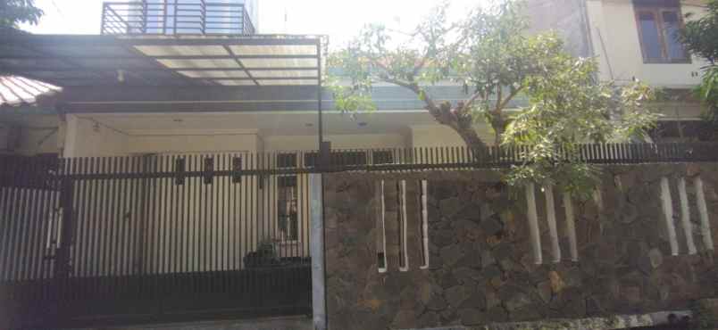 dijual rumah manyar indah