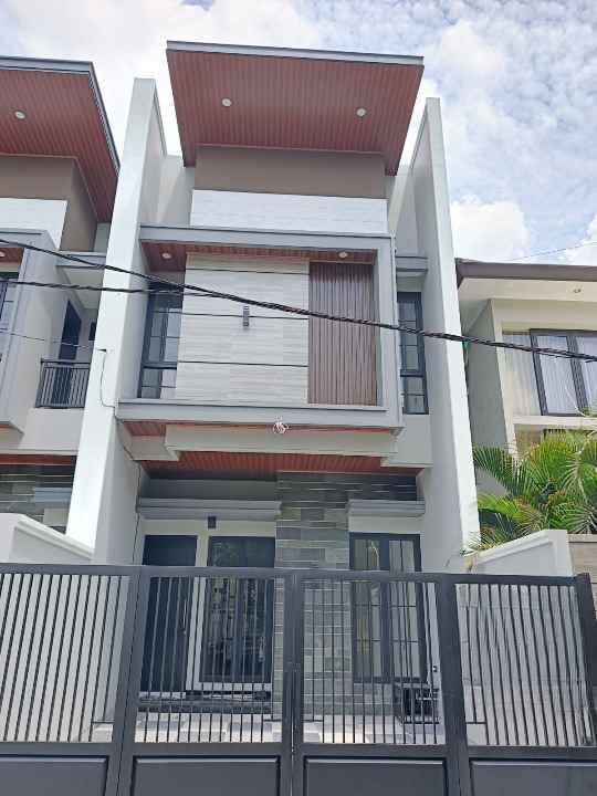 dijual rumah manyar jaya