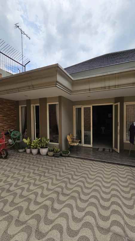 dijual rumah manyar jaya surabaya