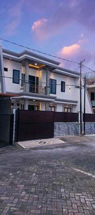 dijual rumah manyar kertoadi