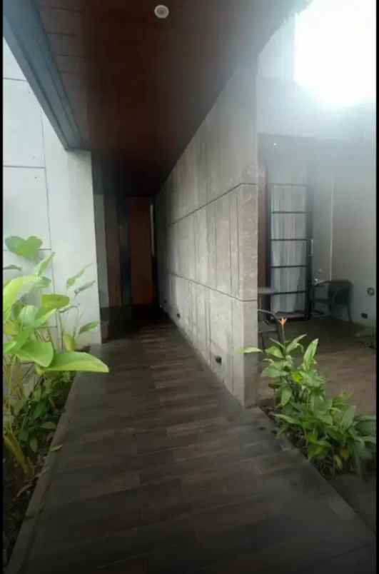 dijual rumah manyar mukti