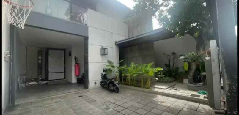 dijual rumah manyar mukti