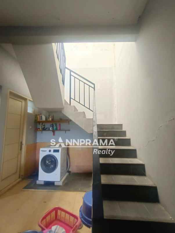 dijual rumah mekarjaya