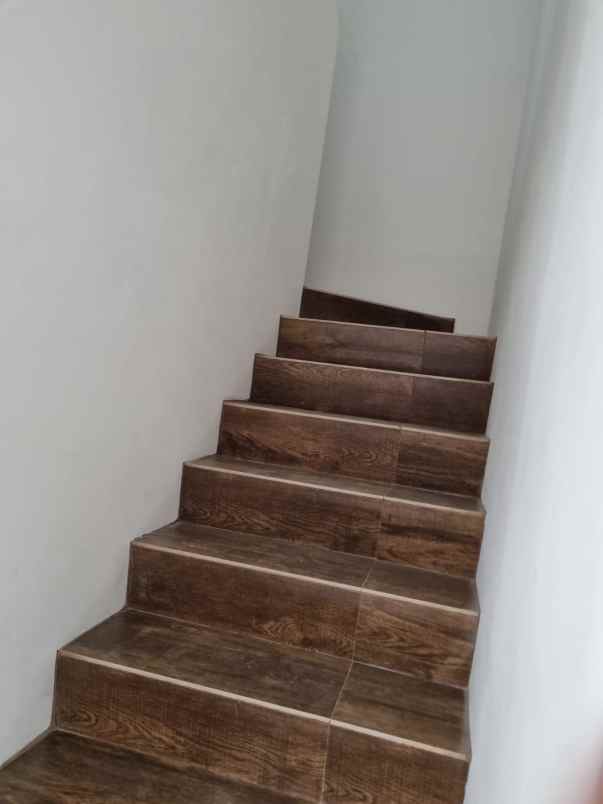 dijual rumah merkuri komplek margahayu