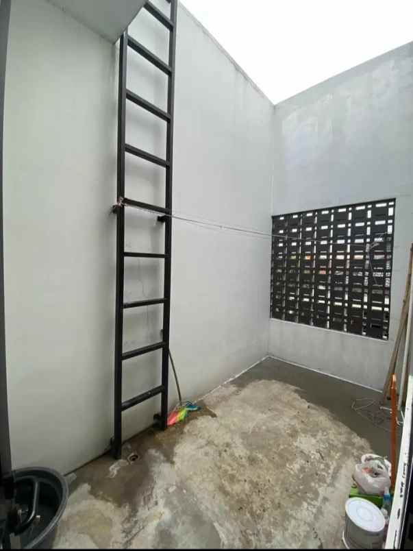 dijual rumah merkuri komplek margahayu