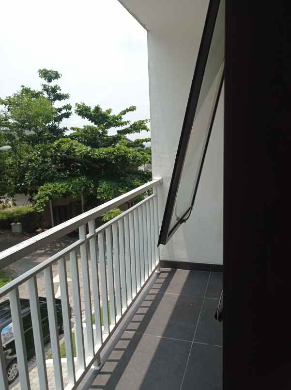 dijual rumah metrseh