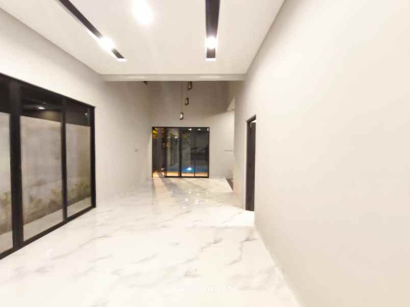 dijual rumah mewah di sumber solo