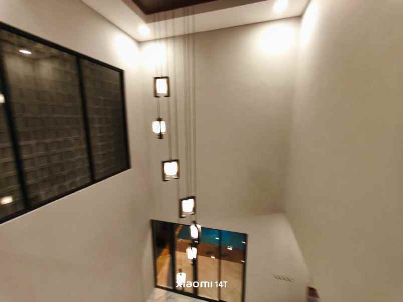 dijual rumah mewah di sumber solo