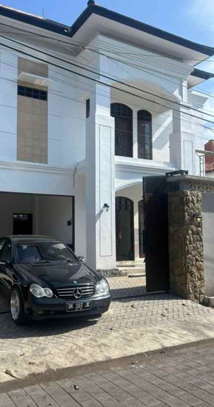 dijual rumah mewah lokasi jalan kebudayaan sidakarya
