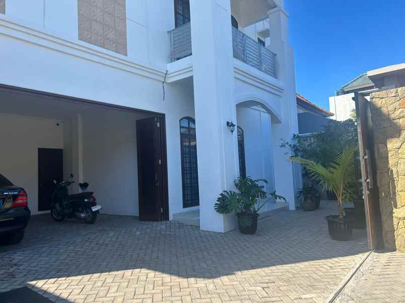 dijual rumah mewah lokasi jalan kebudayaan sidakarya
