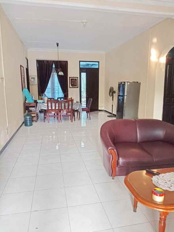 dijual rumah mulyosari