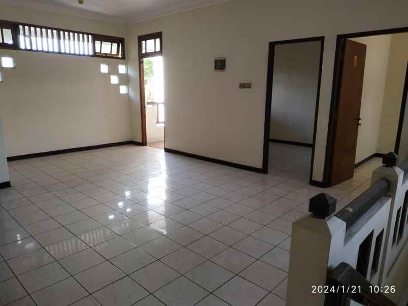 dijual rumah mulyosari utara