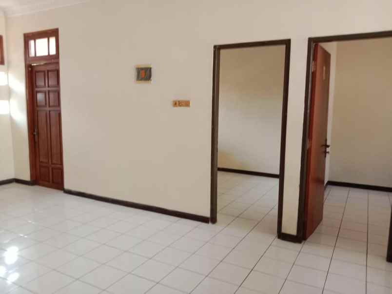 dijual rumah mulyosari utara