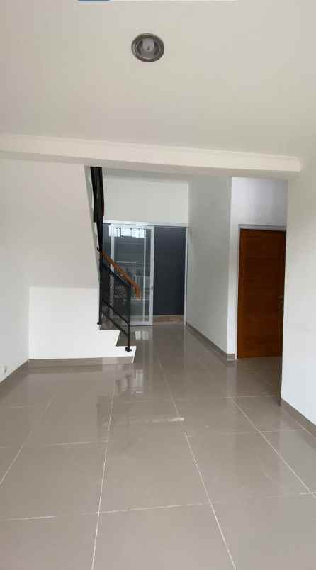 dijual rumah mustika sari