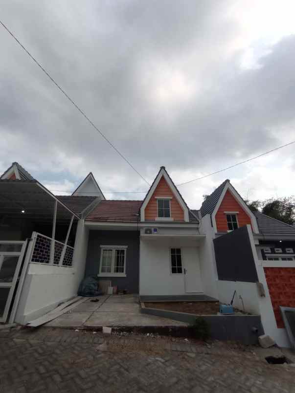 dijual rumah ngijo