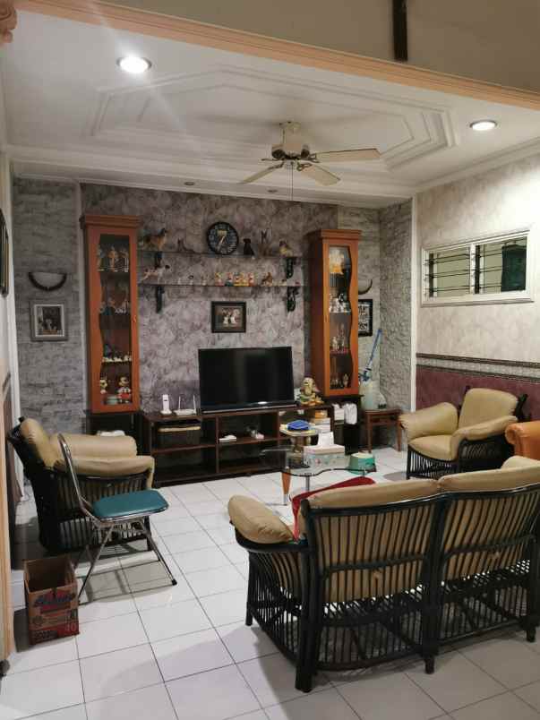 dijual rumah nginden intan