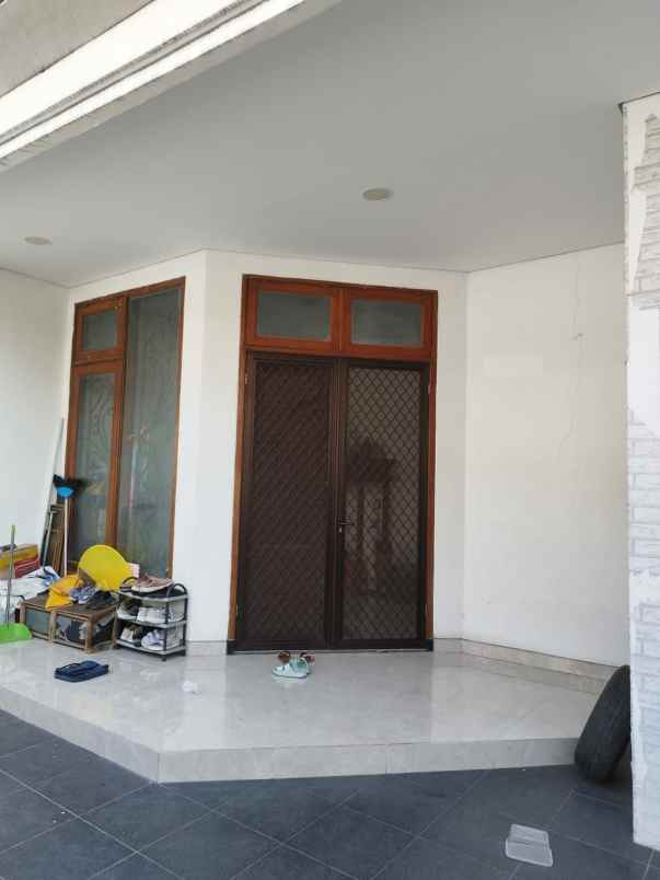 dijual rumah nginden intan