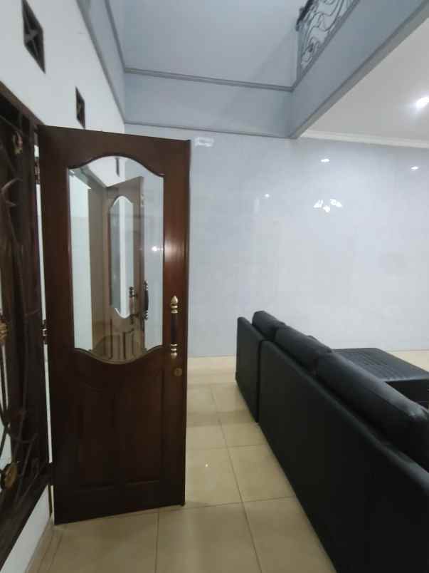 dijual rumah nilem
