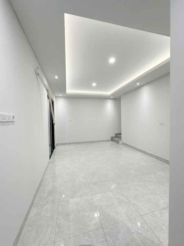 dijual rumah nirwana eksekutif
