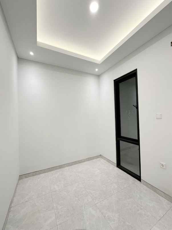 dijual rumah nirwana eksekutif surabaya