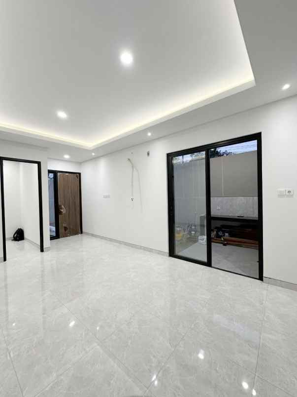 dijual rumah nirwana eksekutif surabaya