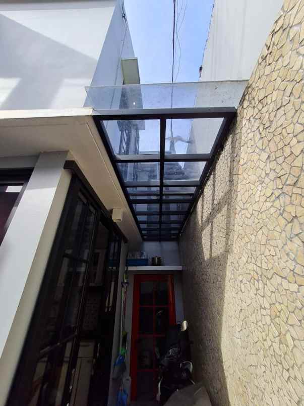 dijual rumah padasuka