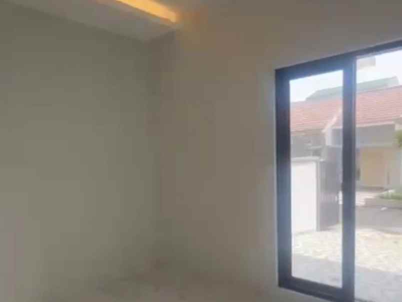 dijual rumah pakal madya asri