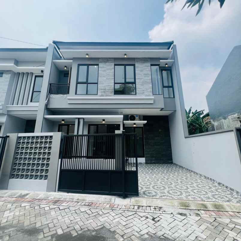 dijual rumah pakal madya asri