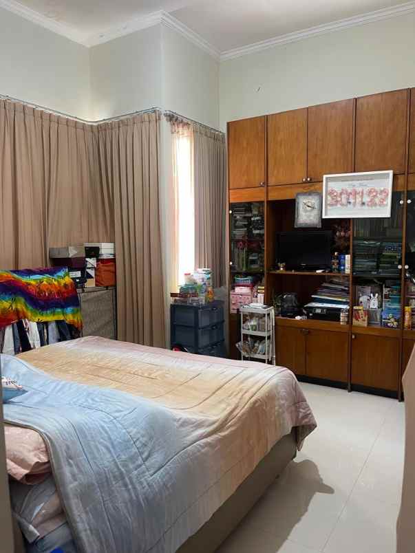 dijual rumah pakuwon city