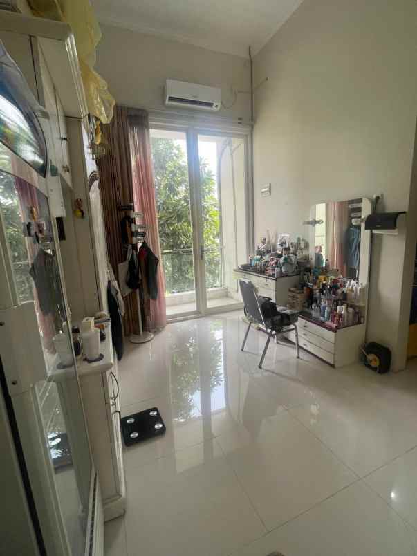 dijual rumah pakuwon city