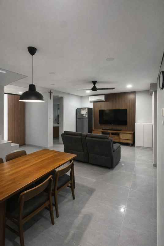 dijual rumah pakuwon city suvadiva