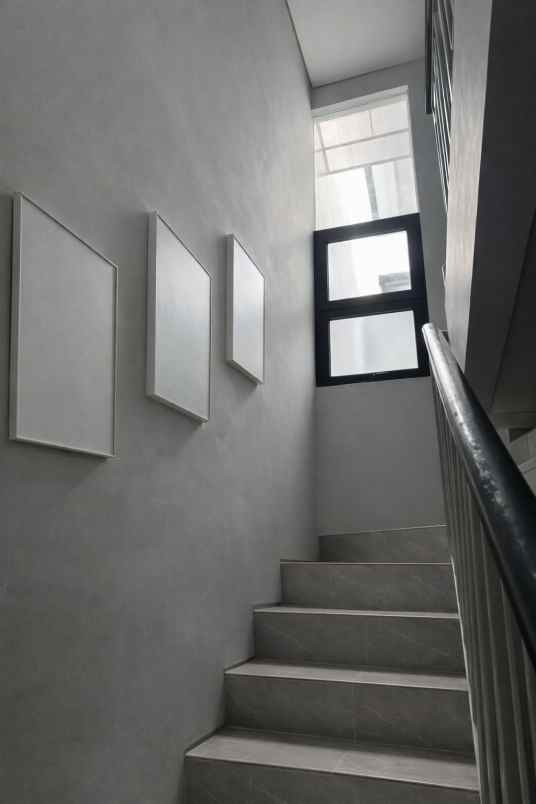 dijual rumah pakuwon city suvadiva