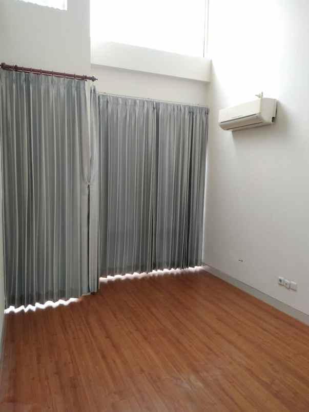 dijual rumah pakuwon city zimbali costa